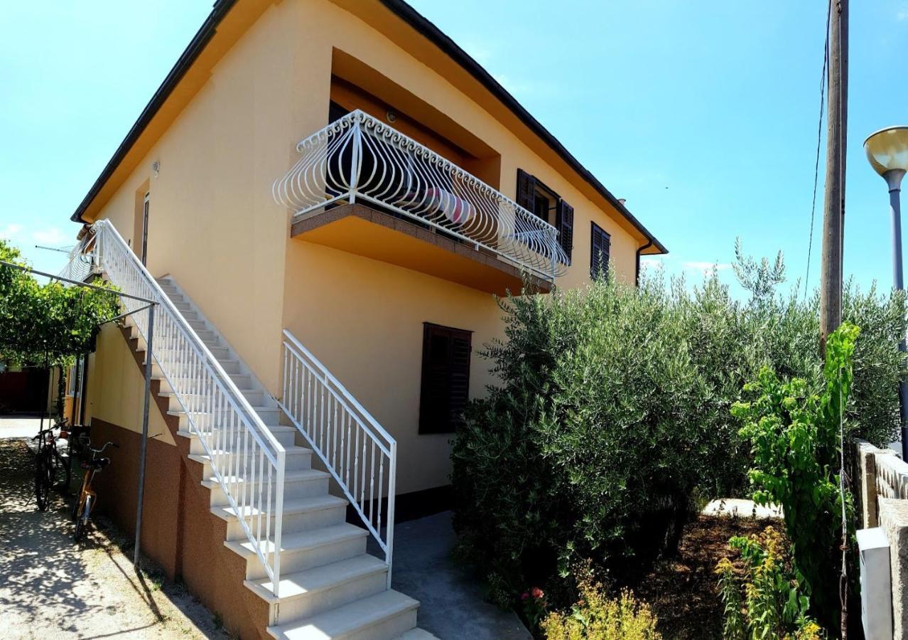 ילסה Apartments Nela מראה חיצוני תמונה